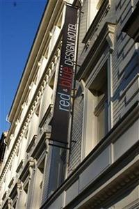 Red And Blue Design Hotel Prague Holeckova 13