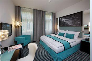 Red And Blue Design Hotel Prague Holeckova 13