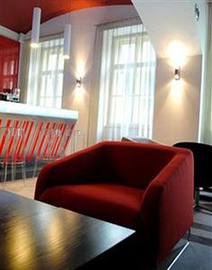 Red And Blue Design Hotel Prague Holeckova 13