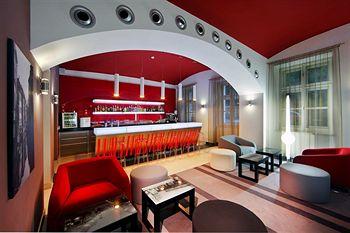Red And Blue Design Hotel Prague Holeckova 13