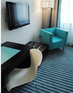 Red And Blue Design Hotel Prague Holeckova 13