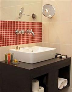 Red And Blue Design Hotel Prague Holeckova 13