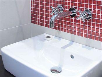 Red And Blue Design Hotel Prague Holeckova 13