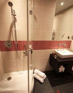 Red And Blue Design Hotel Prague Holeckova 13