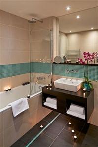 Red And Blue Design Hotel Prague Holeckova 13