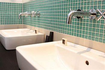 Red And Blue Design Hotel Prague Holeckova 13