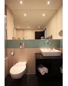 Red And Blue Design Hotel Prague Holeckova 13