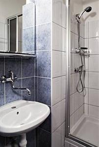 Mira Hotel Prague Vlastislavova 7