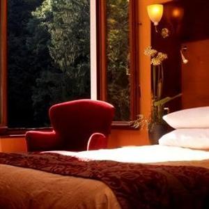 Les Tresoms Hotel Annecy 3 Boulevard De La Corniche