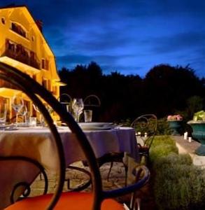 Les Tresoms Hotel Annecy 3 Boulevard De La Corniche