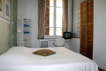 Hotel Saint Charles Antibes 10 rue Saint Charles