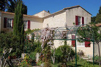 Auberge Du Mas De La Feniere Arles Voie touristique Number 453 Allee Des Prairies 