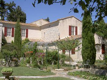 Auberge Du Mas De La Feniere Arles Voie touristique Number 453 Allee Des Prairies 