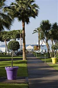 Le Grand Hotel Cannes 45 Boulevard De La Croisette