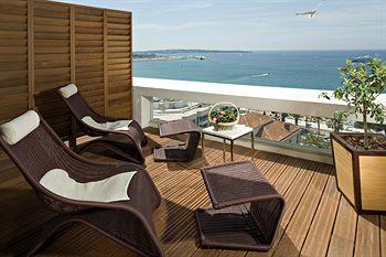 Le Grand Hotel Cannes 45 Boulevard De La Croisette