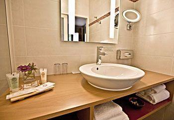 Best Western Hotel De La Regate Nantes 155 Route De Gachet