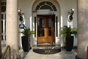 Le Royal Hotel Nice 23 Promenade Des Anglais