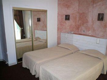 Hotel Locarno Nice 4 Ave Des Baumettes