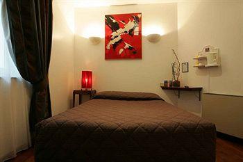 Hotel Kyriad Nimes Centre 10 Rue Roussy