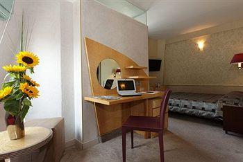 Splendid Hotel Tour Eiffel Paris 29 Avenue De Tourville