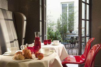 Hotel Le Petit Paris 214 Rue Saint Jacques