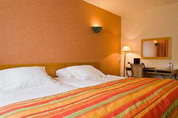 Mercure Paris Neuilly Hotel Neuilly-sur-Seine 1 Avenue De Madrid 199 Avenue Charles De Gaulle