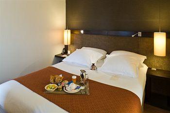 Mercure Paris Neuilly Hotel Neuilly-sur-Seine 1 Avenue De Madrid 199 Avenue Charles De Gaulle