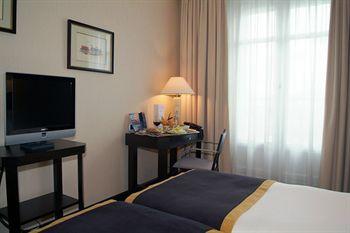 Hotel Champlain Paris 99 Bis Rue De Rome