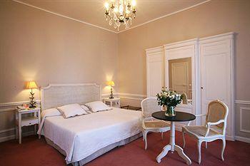 Pavillon Henri IV Hotel Saint-Germain-en-Laye 19-21 Rue Thiers