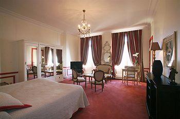 Pavillon Henri IV Hotel Saint-Germain-en-Laye 19-21 Rue Thiers