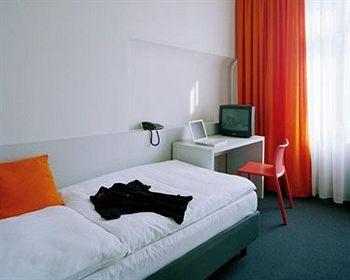 Colour Hotel Frankfurt am Main Baseler Straße 52