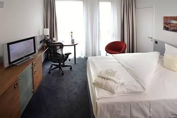 Hilton Garden Inn Stuttgart Neckarpark Mercedesstrasse 75