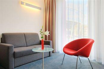 Hilton Garden Inn Stuttgart Neckarpark Mercedesstrasse 75