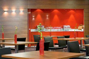 Hilton Garden Inn Stuttgart Neckarpark Mercedesstrasse 75