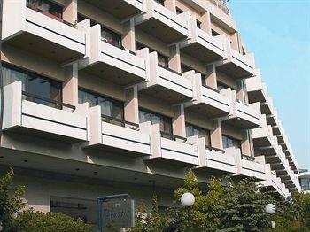 Mistral Hotel Piraeus 105 Vasileos Pavlou