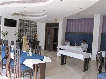 Hotel Taj Resorts Agra Plot No. 538, Near Shilp Gram, Taj Mahal, (Estern Gate)