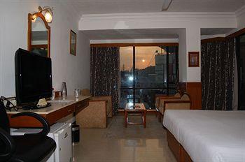 Monarch Luxur Hotel Bangalore 67 Infantry Road