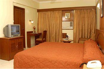 Hotel Chalukya Bangalore 44, Race Course Road, Basaveshwara Circle