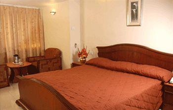 Hotel Chalukya Bangalore 44, Race Course Road, Basaveshwara Circle