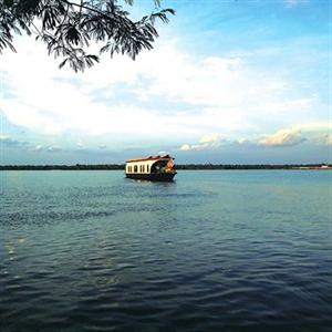 Le Meridien Resort Kochi Maradu