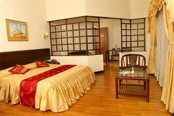 Yuvarani Residency Hotel Kochi Jos Junction M.G. Road Ernakulam