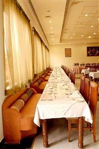 Hotel Glitz Jaipur Sitarampuri, Near Brampuri Police Station, Amer Road