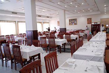 Hotel Glitz Jaipur Sitarampuri, Near Brampuri Police Station, Amer Road