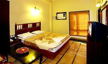 Hotel Amer View Jaipur 53,Opposite Chhatriya, Amer Rajasthan