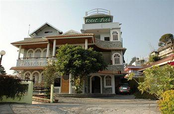 Hotel Tres Kalimpong Primtam Road