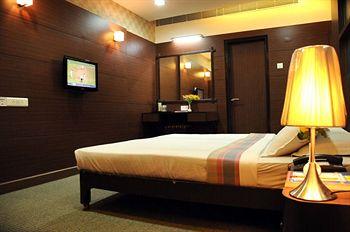 Shelter Hotel Chennai 19, 20, 21 Venkatesa Agraharam Street Mylapore