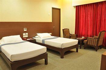 Shelter Hotel Chennai 19, 20, 21 Venkatesa Agraharam Street Mylapore