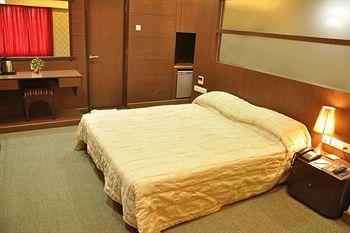 Shelter Hotel Chennai 19, 20, 21 Venkatesa Agraharam Street Mylapore