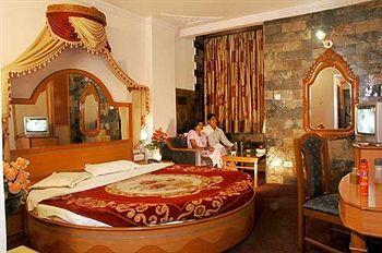 Hotel Pratap Heritage Mahabaleshwar Valley View Road