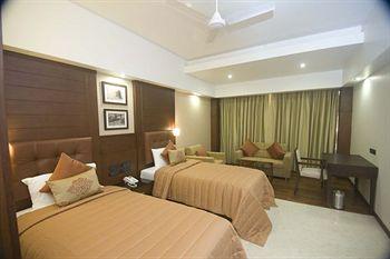 The Ocean Pearl Hotel Mangalore Navabharth circle, Kodialbail